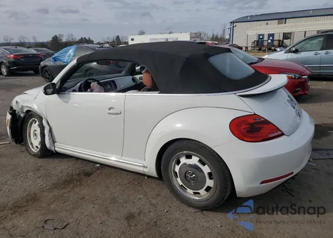 2015 Volkswagen Beetle 1.8T z USA, uszkodzony, nr VIN 3VW517AT8FM809530